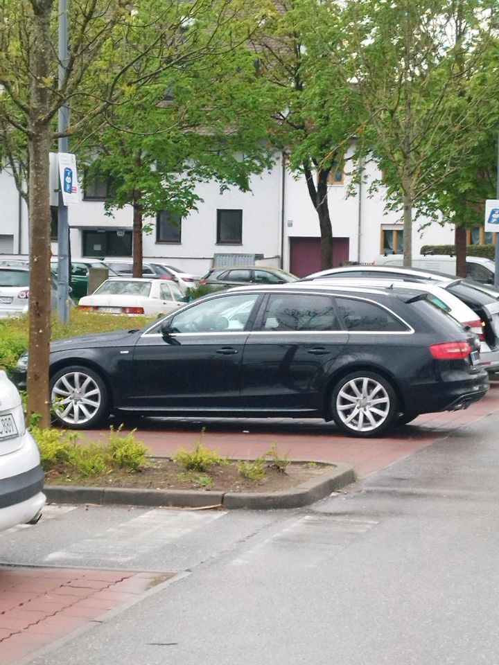 Audi a4 S Line Quattro TDI Service Neu! in München