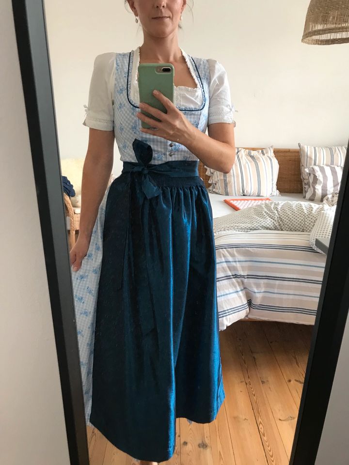 Dirndl Weiß-Blau Lang in München