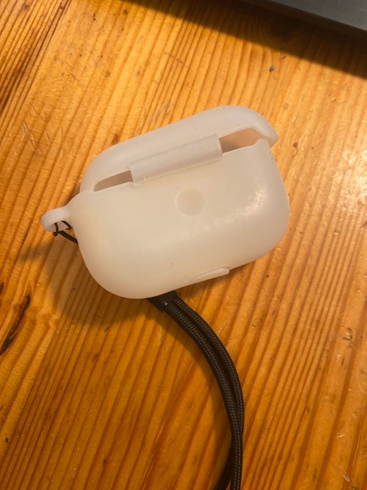 Apple AirPods Pro Case in Lohmar