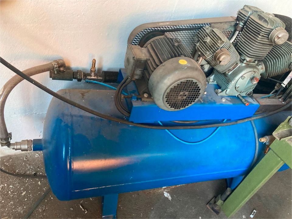 Mehrer Kompressor 3 Zyl., Luftbehälter 350 Liter neu, 11bar in Sigmaringendorf