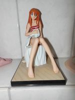 Manga-Figur auf weißem Block sitzend Höhe 14 cm Aachen - Preuswald Vorschau