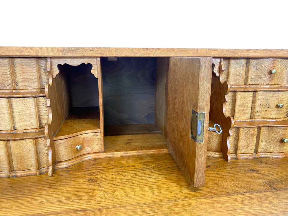 WMK Wunderschöner und gut erhaltener dänischer antiker Sekretär aus vollem Eichenholz mit klassischen Messingbeschlägen # Schreibtisch Desk Kommode Schreibschrank Schreibkommode Biedermeier Vintage in Berlin