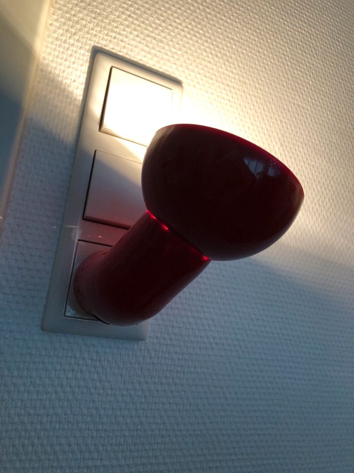 Steckdosenlampe rot Vintage 70er Jahre Kema  Keur in Wobbenbüll