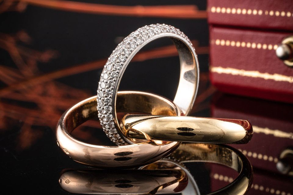 Cartier Trinity Ring Klassisch mit 3 Reihen Diamanten Gold Gr. 49 in Wegberg