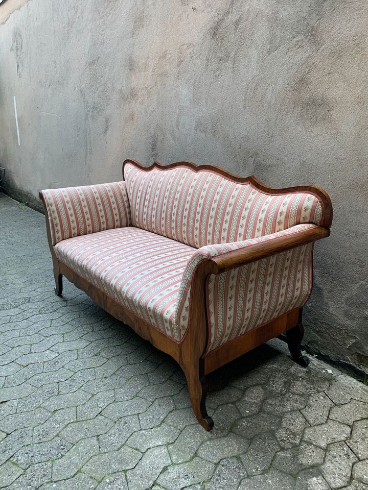 Antikes Biedermeier Sofa Couch guter Zustand aus Nachlass in Nürnberg (Mittelfr)