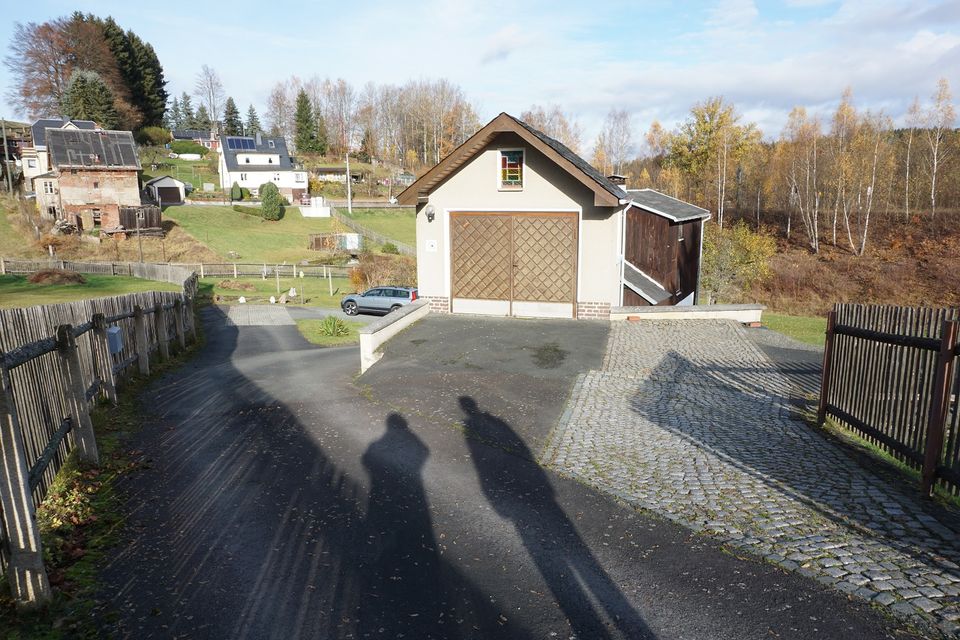 kleines Wohnhaus auf großem Grundstück in Adorf-Vogtland