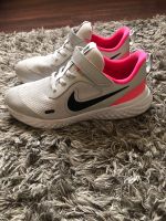 Mädchen Nike Schuhe Gr. 34 Hessen - Rüsselsheim Vorschau