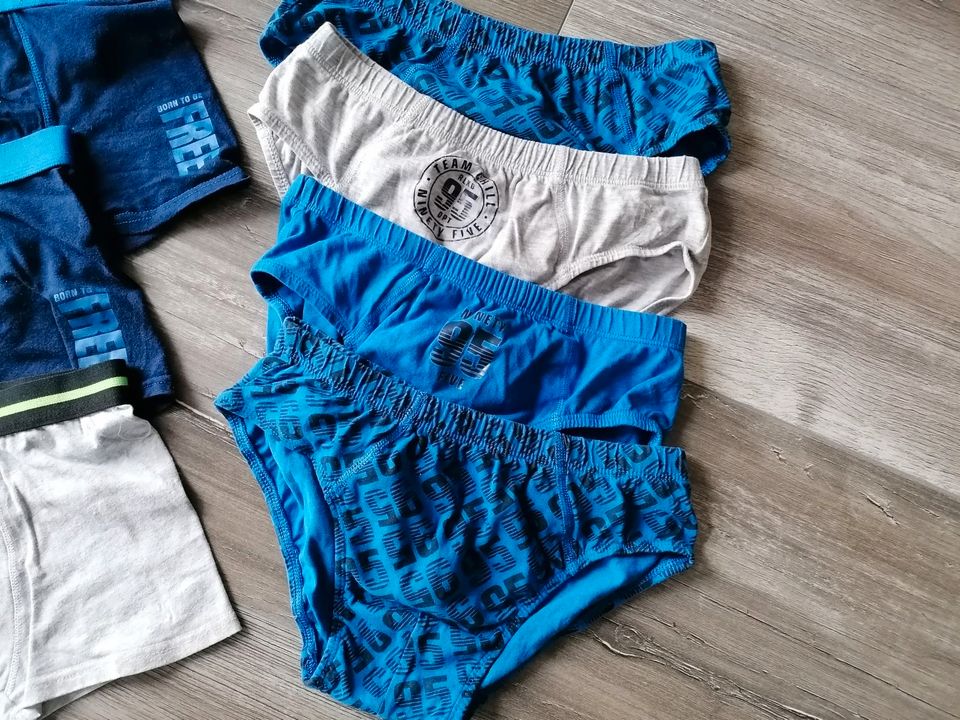 3x Boxershorts/Retropants und 4x Slip Gr. 146/152 in Bitterfeld