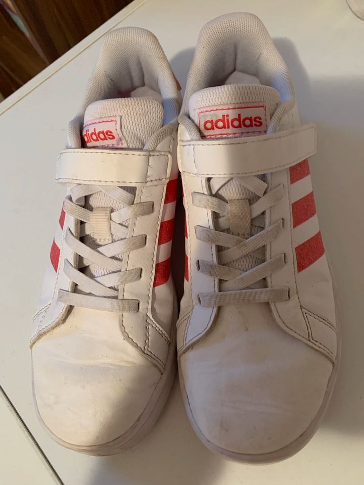 2 paar Adidas Schuhe Größe 35 in Neuwied
