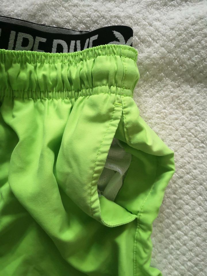 Badehose Badeshorts Neon Grün Gr. 146 in Berlin