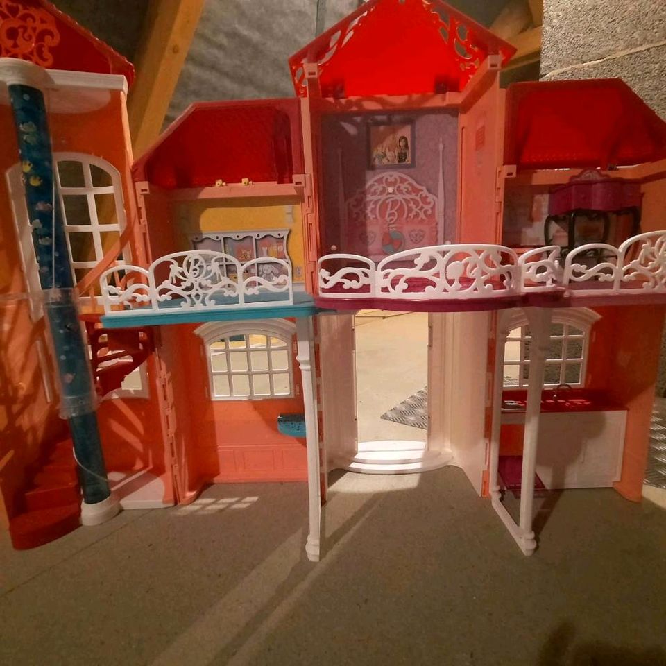 Barbie Malibu Haus von Mattel inkl. Zubehör in Braunschweig