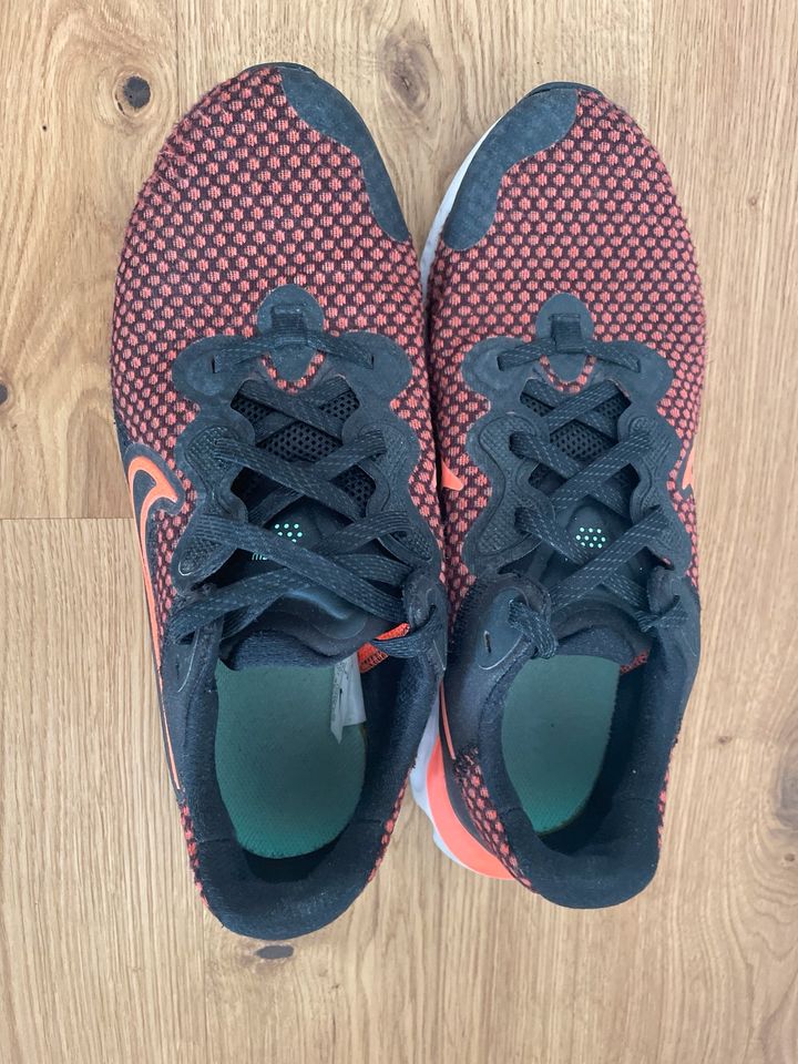 Nike Running Schuhe Gr 42,5 (schwarz/orange) in Rödermark