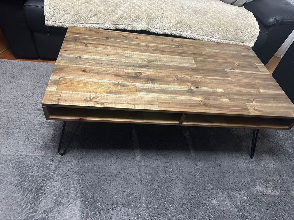 Neuer Holztisch viereckig in Wenden