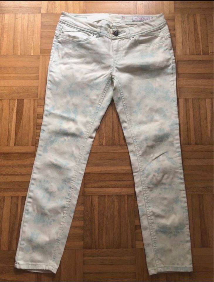 Edc Hose Jeans weiß Blau Größe 34 kurz in Hodenhagen