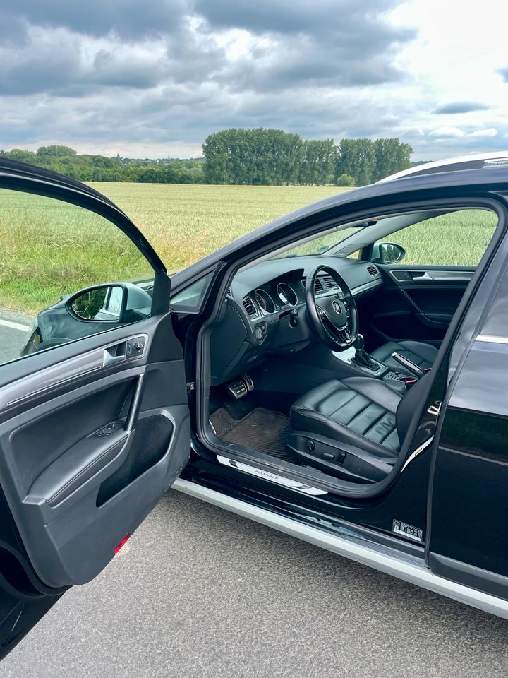 VW Golf VII Alltrack 1.8 TSI DSG 4Motion Leder Panorama Kamera in Dortmund