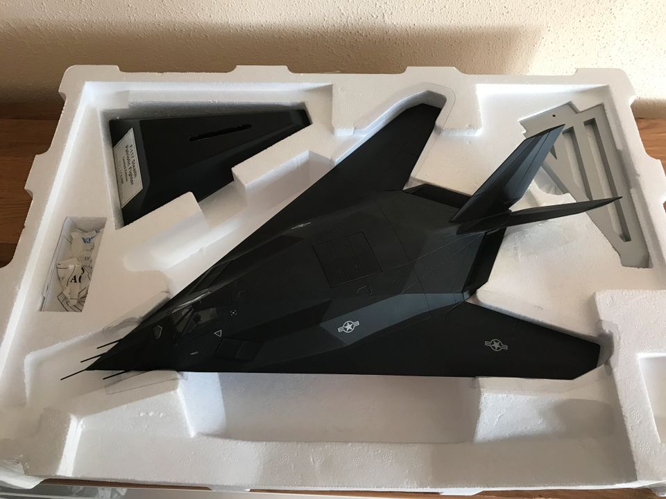 1/48 Franklin Mint F-117 Stealth Bomber, Patriotic, B11B675 in Mörfelden-Walldorf