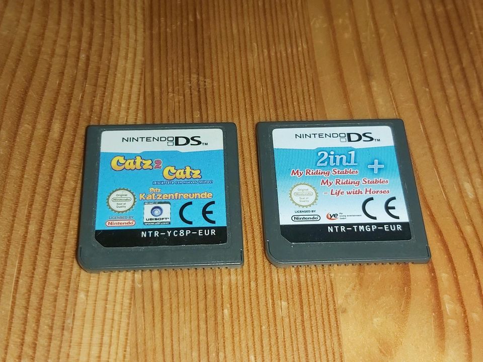 Nintendo DSi (DS i) Spielkonsole + Spiele + Zubehör in Schwerin