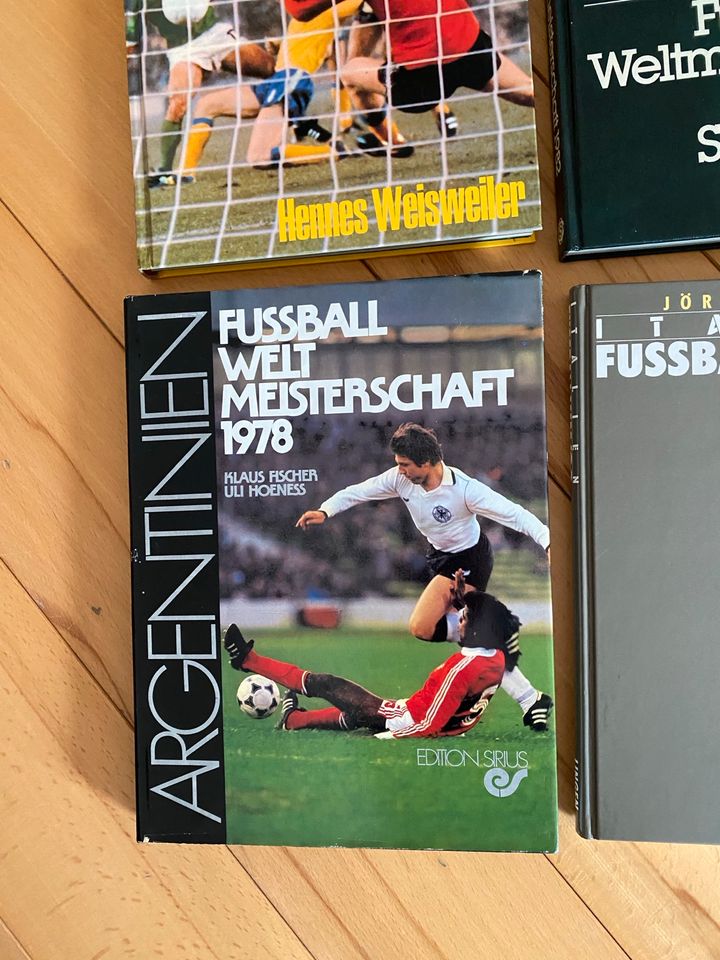 6 Bücher zur Fußball WM in Emsdetten