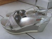 PRADA SANDALEN KEILABSATZ SEHR GUT ERHALTEN GRÖßE: 40,5 Stuttgart - Botnang Vorschau