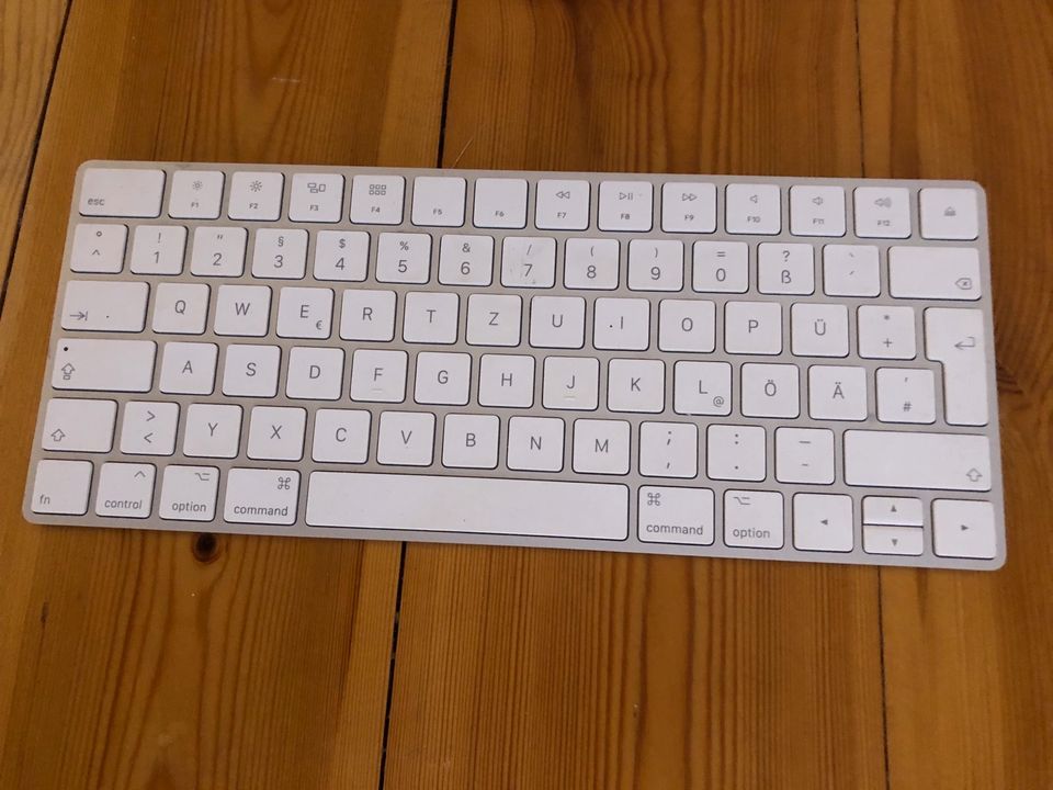 Apple Magic Keyboard mit Lightening-Anschluss in Berlin