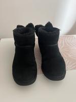 UGGs schwarz Low Bow Schleifen Wuppertal - Elberfeld Vorschau