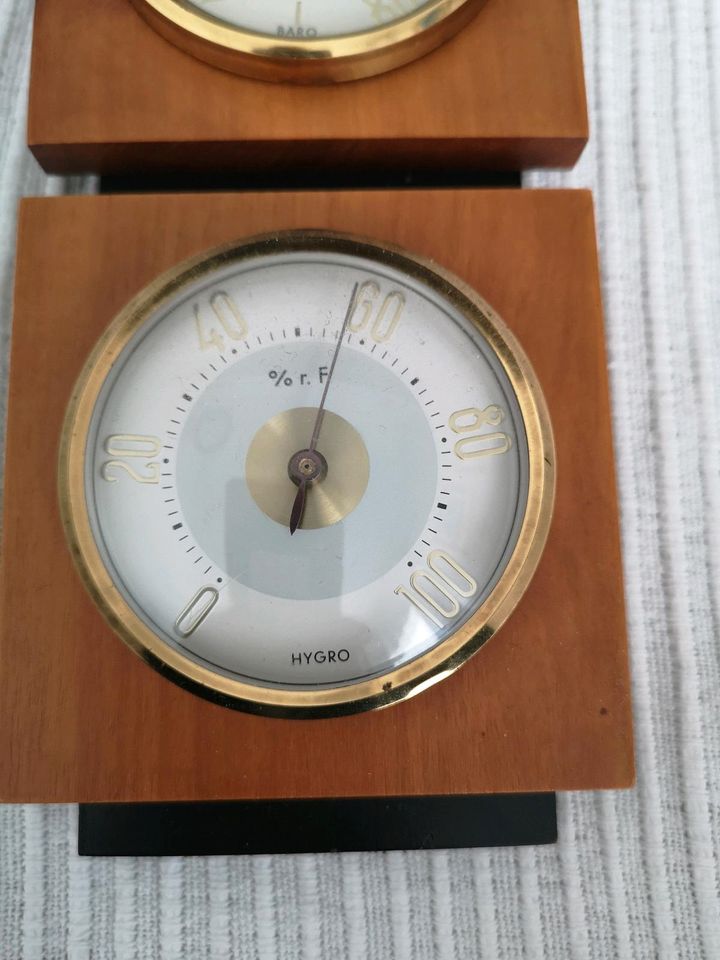 Wetterstation, alt, Thermometer, Hygrometer in Freiburg im Breisgau