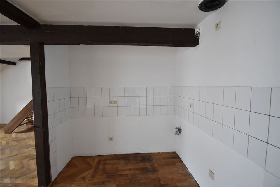 Altbau-Maisonette! Bezugsfreie 2-Zi-Maisonette-Whg mit Balkon in Düsseldorf