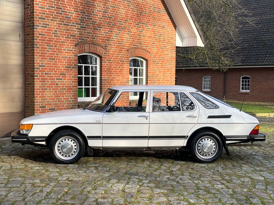 Saab 900 5-Gang, Schiebedach, nur 102.000 Km in Henstedt-Ulzburg