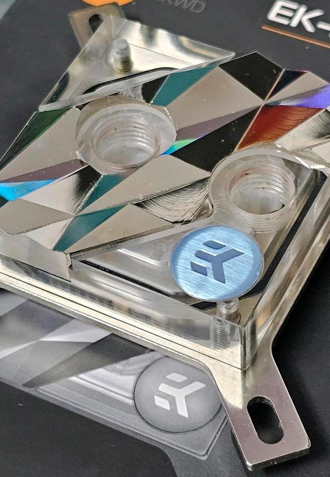 EK Supremacy EDGE Nickel - Limited Edition xxx/100 - AM4, LGA1700 in Essen