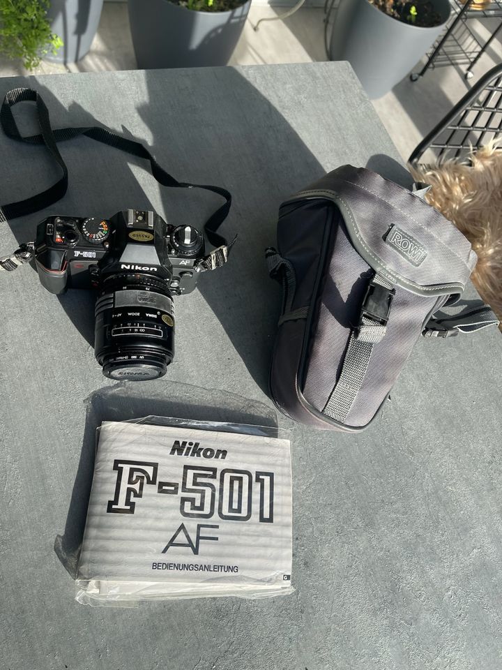 Nikon F 501 AF mit Objektiv Sigma in Spaichingen