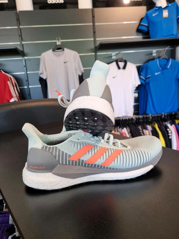 Damen Adidas Schuh Größe 44 NEU in Gummersbach