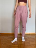 Adidas Yogahose Loose Fit Hessen - Gießen Vorschau