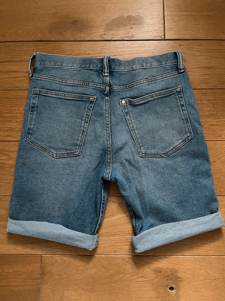 H&M Jeansshorts, Jungen/Männer, Gr. 28 - Top in Bremen