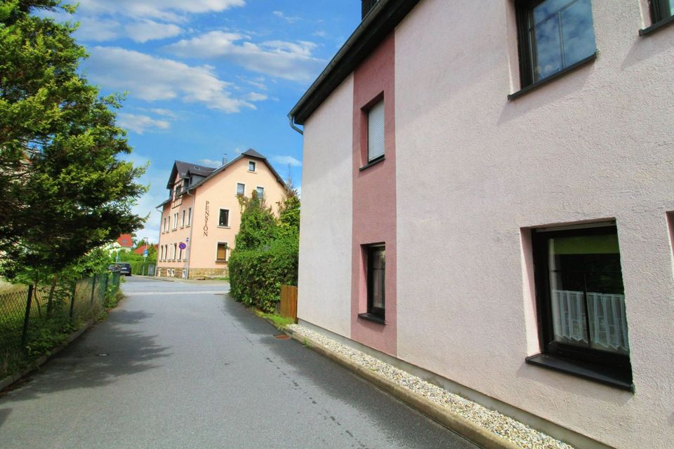 Flexibel nutzbares gepflegtes Zweifamilienhaus in ruhiger Lage von Neustadt in Sachsen in Neustadt