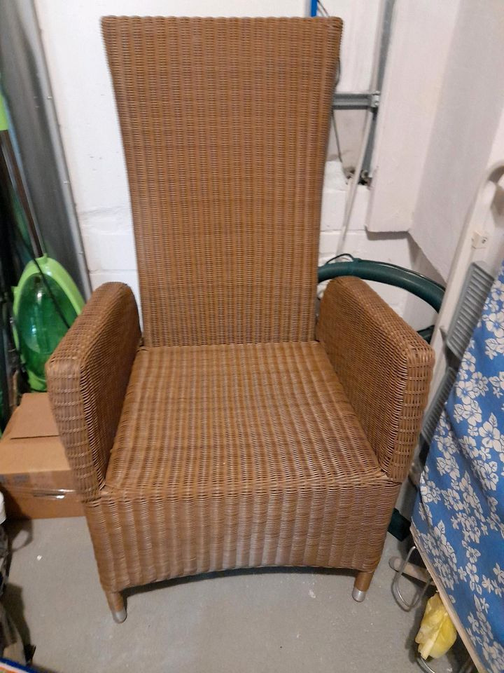 Zu verkaufen ein geflochtener Stuhl in Lübeck
