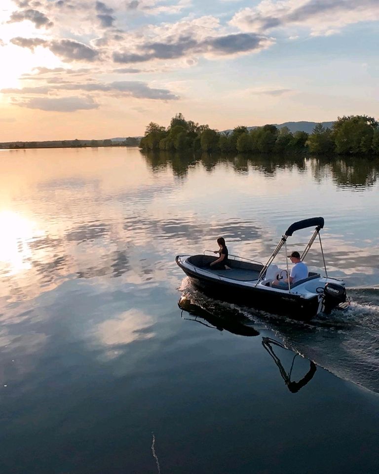 Boot Führerschein frei mieten auf der Donau in Wiesent