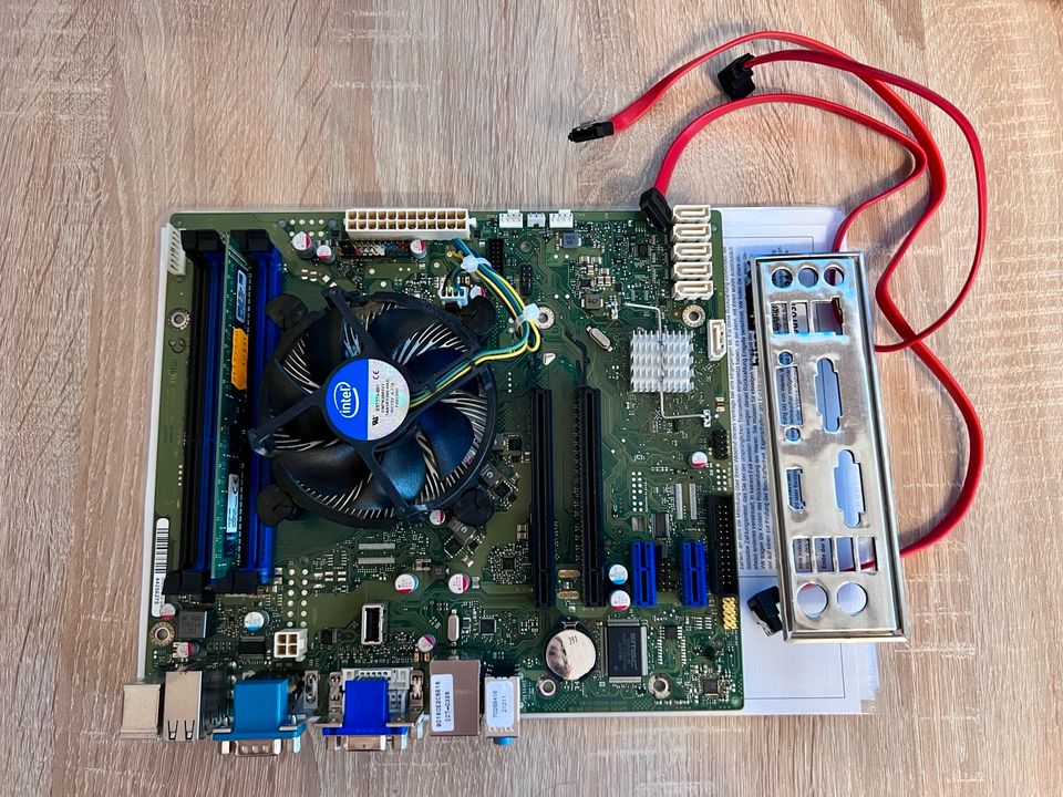 Bundel Intel i5-4570 (3,2 GH/z) Fujitsu D3222-B12 und 4 GB DDR in Schkopau