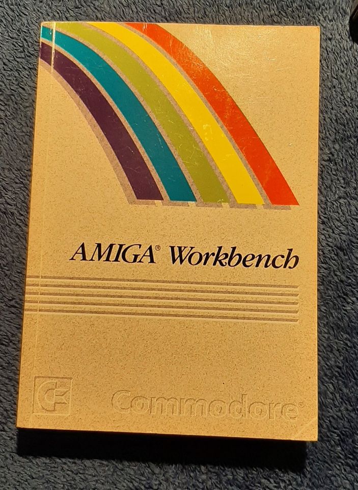 Amiga Workbench dickes Buch in Achtrup