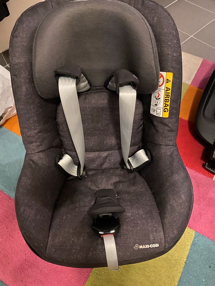 Maxi-Cosi i-Size  Kindersitz mit Station *wie neu* in Saarbrücken