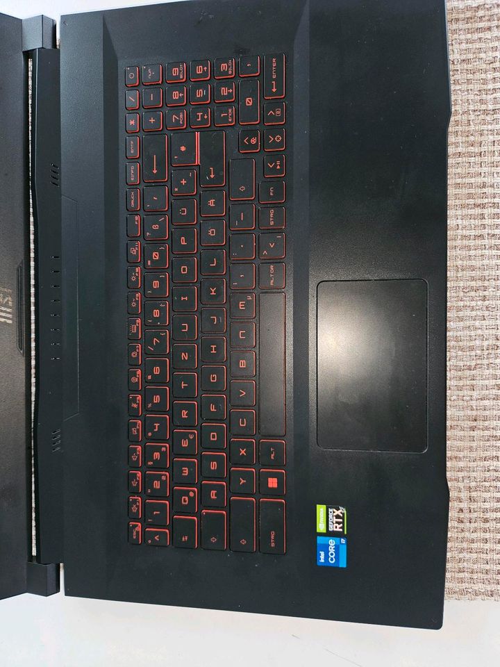 MSI KATANA GF76 11UG Gaming Laptop in Daun