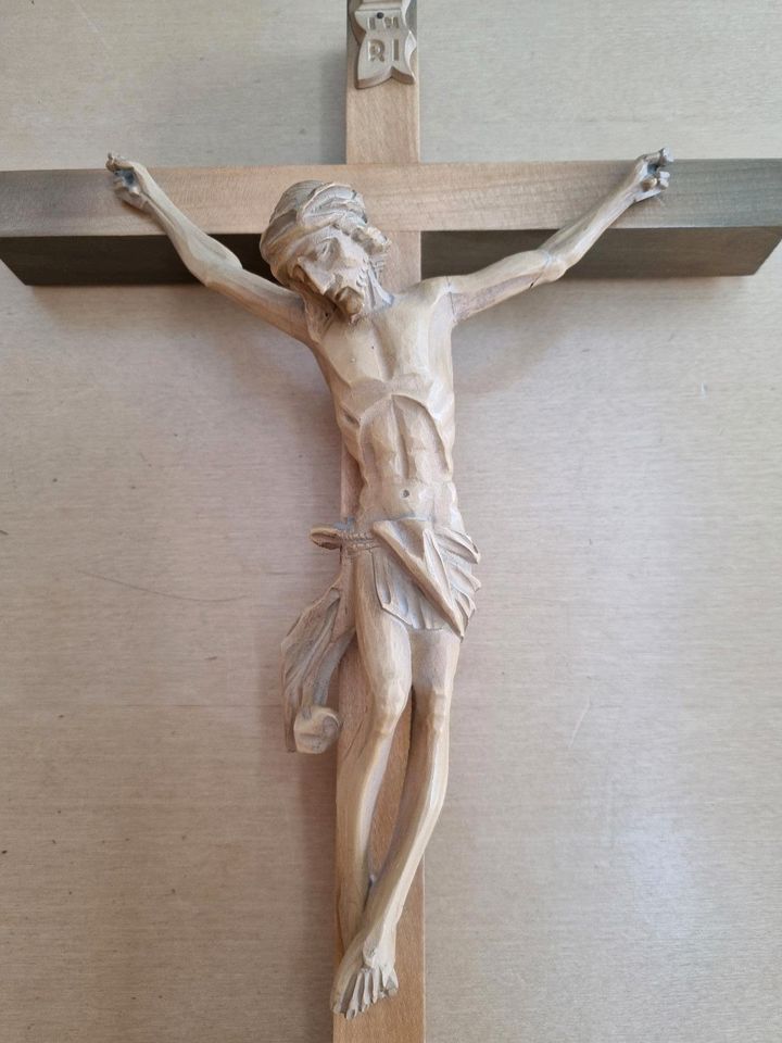 KRUZIFIX KREUZ HOLZ HANDGESCHNITZT ALT HEILIG SAKRAL JESUS ERBE in Kumhausen