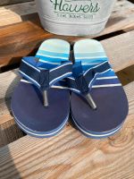 Blau gestreifte Flip-Flops (Gr. 32) Niedersachsen - Burgdorf Vorschau