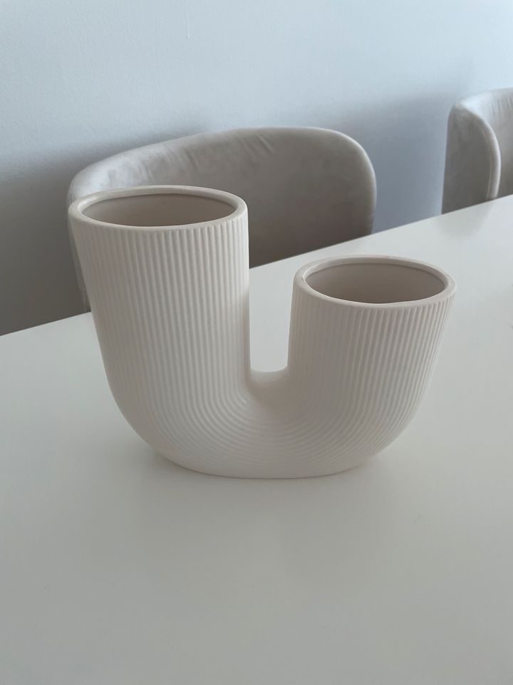 Vase U-Form in Regensburg