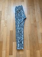 H&M Slim fit Hose - Reptilienmuster beige - 40 Kr. München - Gräfelfing Vorschau