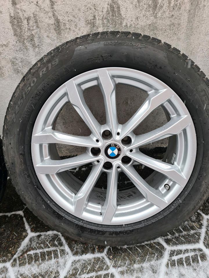 BMW X3 Pirelli Reifen auf Felge (Winter) komplett in Weyhausen