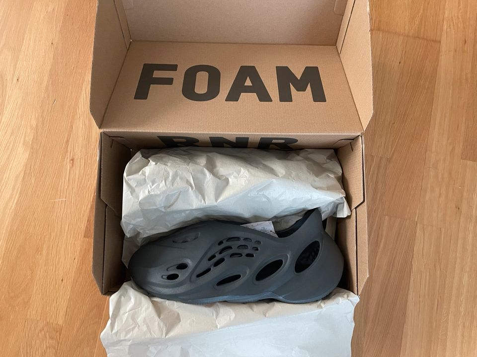 Yeezy Foam Runner Carbon Eu 48,5 in Hannover