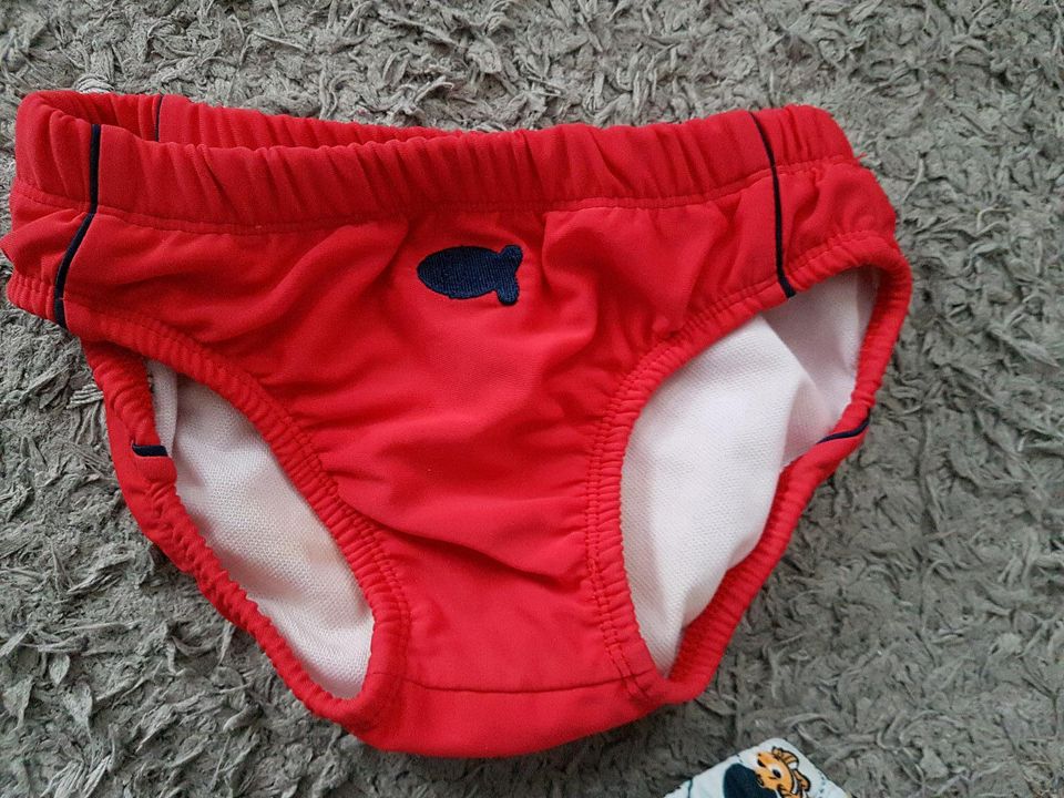 Neu Badeanzug Badehose Mädchen-Badeanzug Gr. 80 in Borchen