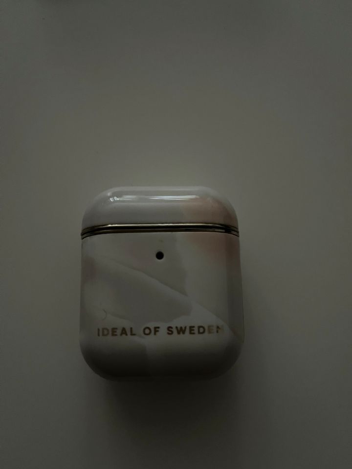 Ideal of Sweden AirPods Case  Neuwertig in Marburg