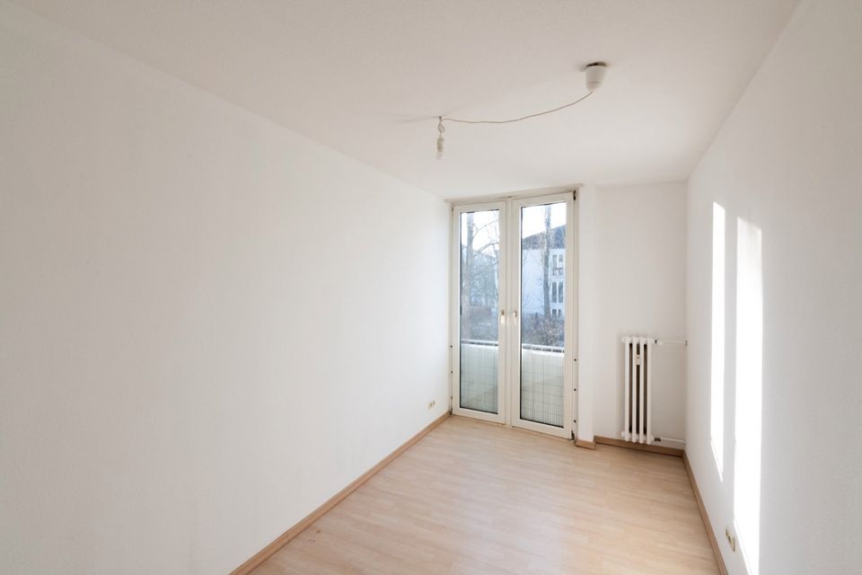 Bezugsfreie, renovierte 3-Zimmerwohnung mit Balkon in Berlin