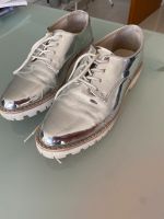Schicke silberne metallische Schuhe weiß Spiegelnd Niedersachsen - Isernhagen Vorschau